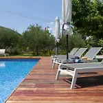 Joy With Heated Pool And Foodbal Apartment Split