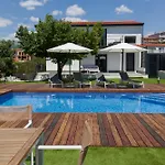 Joy With Heated Pool And Foodbal *