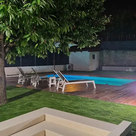 Enjoy With Heated Pool And Foodbal Split