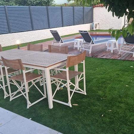 Enjoy With Heated Pool And Foodbal
