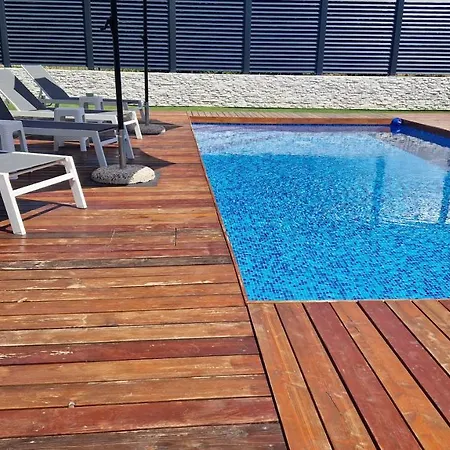 Enjoy With Heated Pool And Foodbal Daire