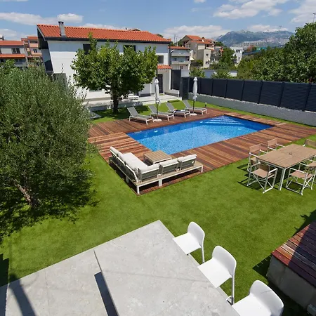 Enjoy With Heated Pool And Foodbal * Split
