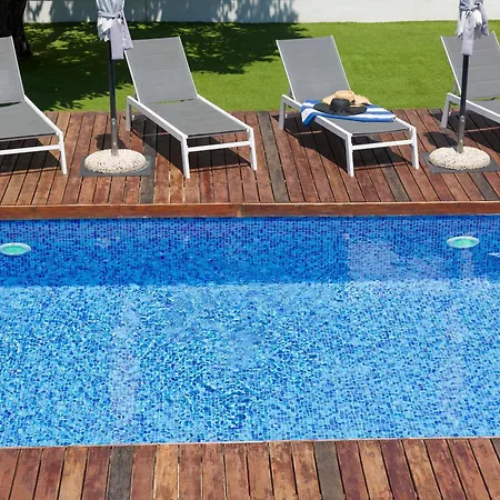 Enjoy With Heated Pool And Foodbal