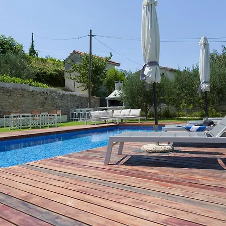 Daire Enjoy With Heated Pool And Foodbal Split