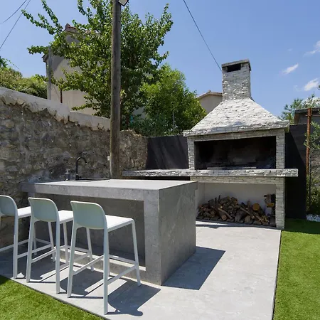 Enjoy With Heated Pool And Foodbal Split