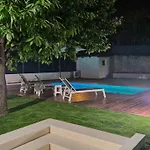 Joy With Heated Pool And Foodbal Split
