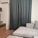Joy With Heated Pool And Foodbal Apartman